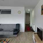 Window Apartment *