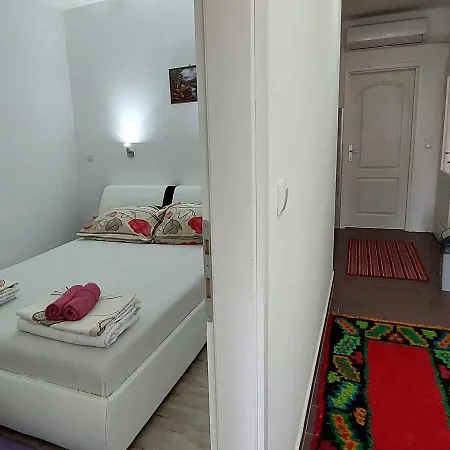 Window Apartment